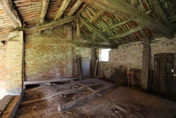 Ancient Country House in the Hills Surrounding the South Piemontese Town of Mondovì 16