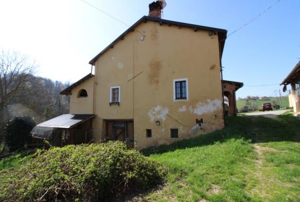 Ancient Country House in the Hills Surrounding the South Piemontese Town of Mondovì 19