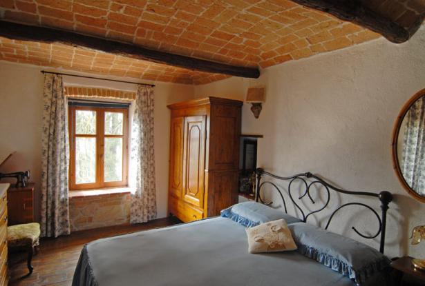 In a Commanding Position with Fine Views, a Farmhouse with Nearly 5 Hectares of Land in a Single Plot 5