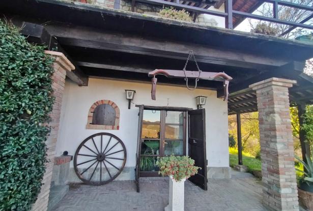 In a Commanding Position with Fine Views, a Farmhouse with Nearly 5 Hectares of Land in a Single Plot 6