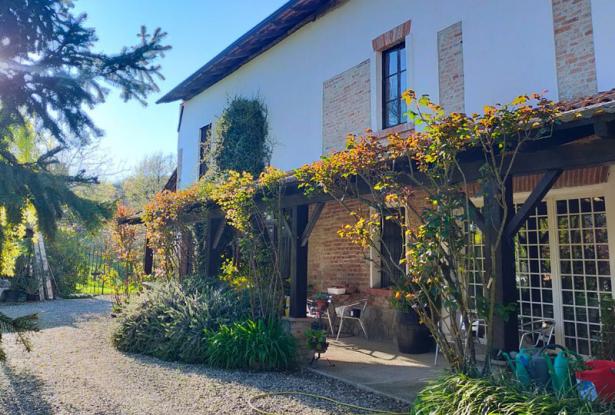 In a Commanding Position with Fine Views, a Farmhouse with Nearly 5 Hectares of Land in a Single Plot 8