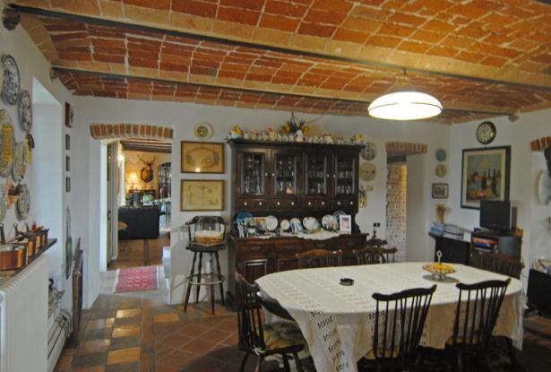 In a Commanding Position with Fine Views, a Farmhouse with Nearly 5 Hectares of Land in a Single Plot 11