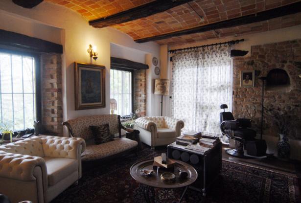 In a Commanding Position with Fine Views, a Farmhouse with Nearly 5 Hectares of Land in a Single Plot 12