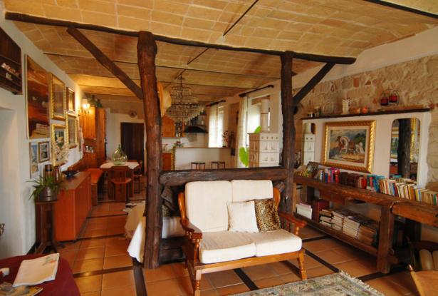 In a Commanding Position with Fine Views, a Farmhouse with Nearly 5 Hectares of Land in a Single Plot 14