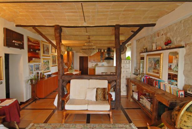 In a Commanding Position with Fine Views, a Farmhouse with Nearly 5 Hectares of Land in a Single Plot 15