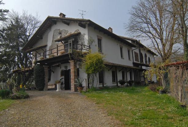 In a Commanding Position with Fine Views, a Farmhouse with Nearly 5 Hectares of Land in a Single Plot 21