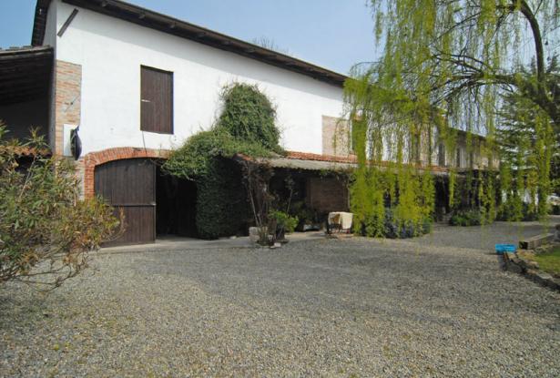 In a Commanding Position with Fine Views, a Farmhouse with Nearly 5 Hectares of Land in a Single Plot 22