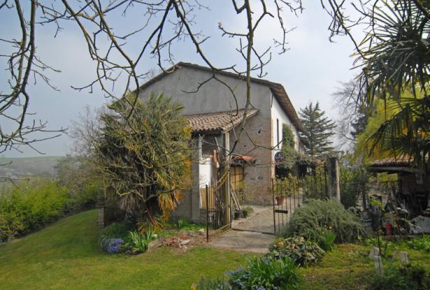 In a Commanding Position with Fine Views, a Farmhouse with Nearly 5 Hectares of Land in a Single Plot 23