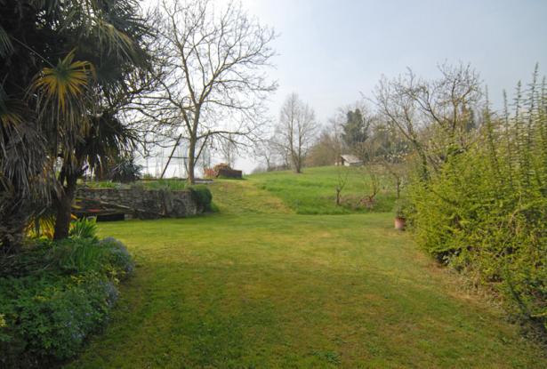 In a Commanding Position with Fine Views, a Farmhouse with Nearly 5 Hectares of Land in a Single Plot 24