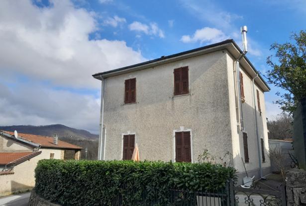 A Delightful Villa in a Hamlet in the Municipality of Camerana / CMR008