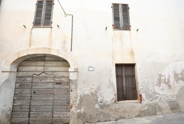 A House in the Village with Inner Courtyard / NVL014 A House in the Village with Inner Courtyard / NVL014