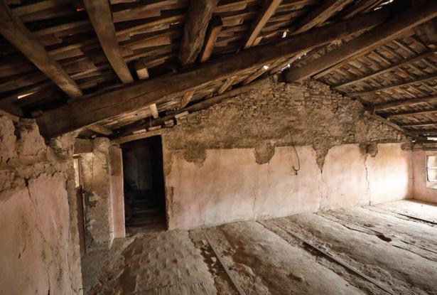 A House in the Village with Inner Courtyard / NVL014 A House in the Village with Inner Courtyard / NVL014