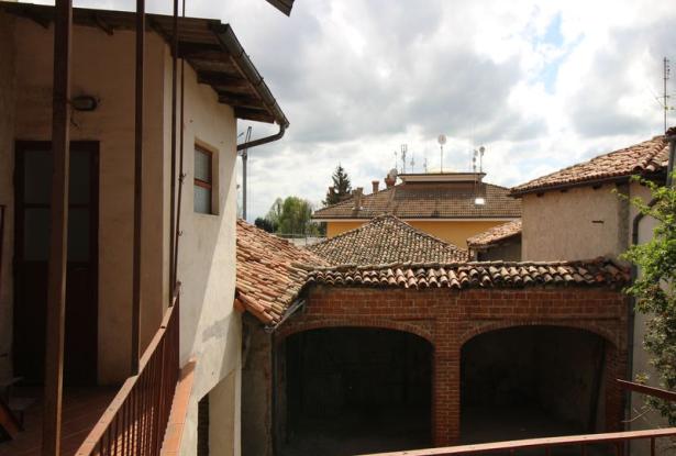 A House in the Village with Inner Courtyard / NVL014 A House in the Village with Inner Courtyard / NVL014