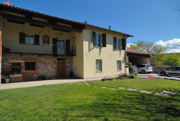 Country House with 6 Hectares of Land and Lake Views / BRI003 Country House with 6 Hectares of Land and Lake Views / BRI003