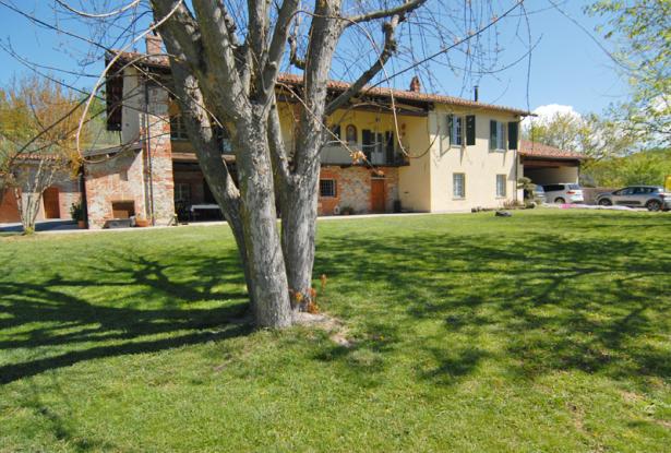 Country House with 6 Hectares of Land and Lake Views / BRI003 Country House with 6 Hectares of Land and Lake Views / BRI003