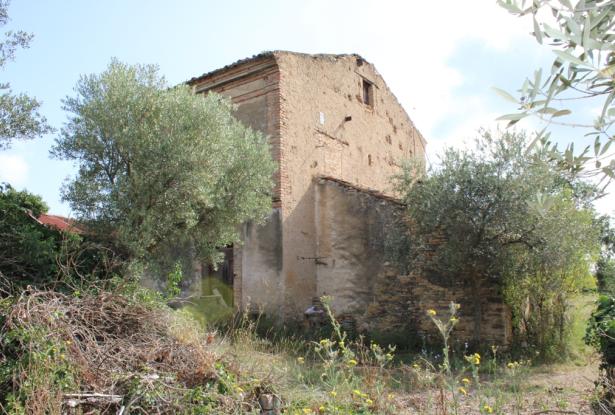 Detached, 1950s, brick 150sqm farmhouse, 4km to beach with 2 hectares of flat land with olives and vines, 2 outbuildings, no neighbours  4