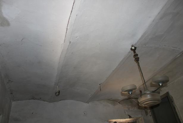 Detached, 1950s, brick 150sqm farmhouse, 4km to beach with 2 hectares of flat land with olives and vines, 2 outbuildings, no neighbours  11