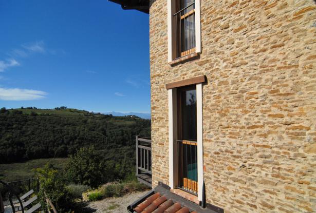 Completely Restored Country House in a Commanding Location / CSS004 20