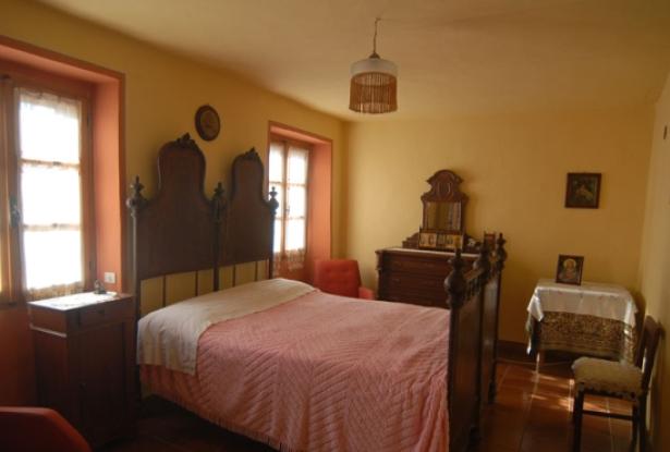 House With Views and Large Garden / LGH040 16