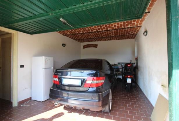 Free-standing House with Pool / CLR001