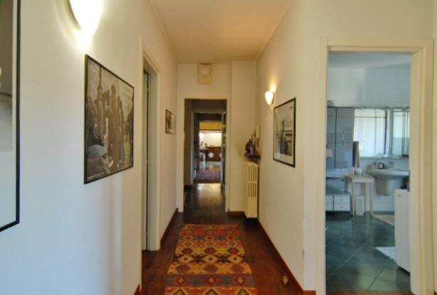 Villa with Three Apartments and a Garden / MNC005