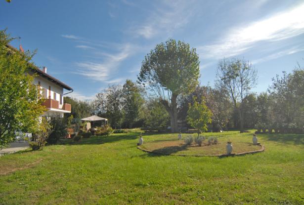 Restored Country House with Large Garden on the Edge of the Village /SMR001 Restored Country House with Large Garden on the Edge of the Village /SMR001