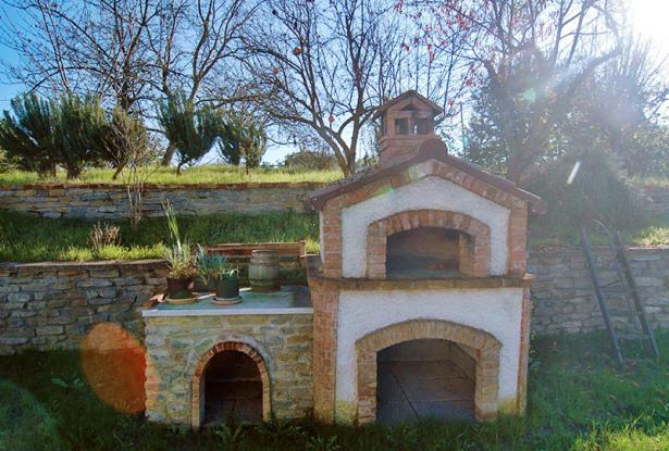 A Country House with Garden and Panoramic Views onto the Mountains / CLV024 A Country House with Garden and Panoramic Views onto the Mountains / CLV024