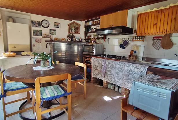A Country House with Garden and Panoramic Views onto the Mountains / CLV024 A Country House with Garden and Panoramic Views onto the Mountains / CLV024