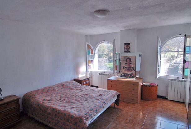 A Country House with Garden and Panoramic Views onto the Mountains / CLV024 A Country House with Garden and Panoramic Views onto the Mountains / CLV024