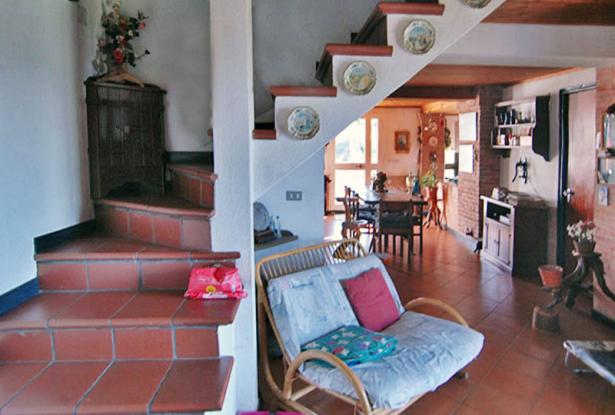 A Country House with Garden and Panoramic Views onto the Mountains / CLV024 A Country House with Garden and Panoramic Views onto the Mountains / CLV024