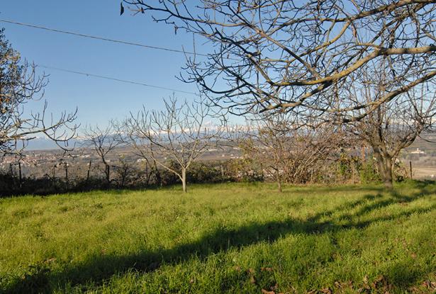 A Country House with Garden and Panoramic Views onto the Mountains / CLV024 A Country House with Garden and Panoramic Views onto the Mountains / CLV024