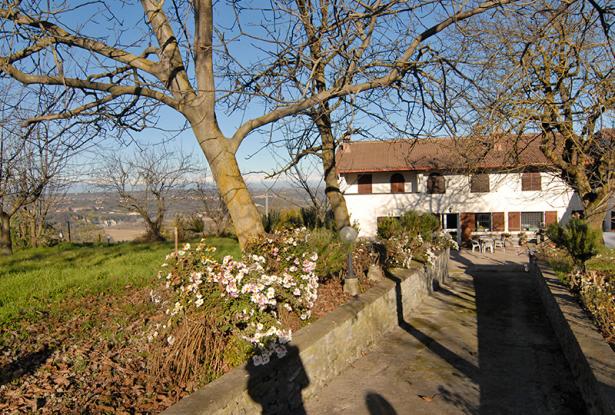 A Country House with Garden and Panoramic Views onto the Mountains / CLV024 A Country House with Garden and Panoramic Views onto the Mountains / CLV024
