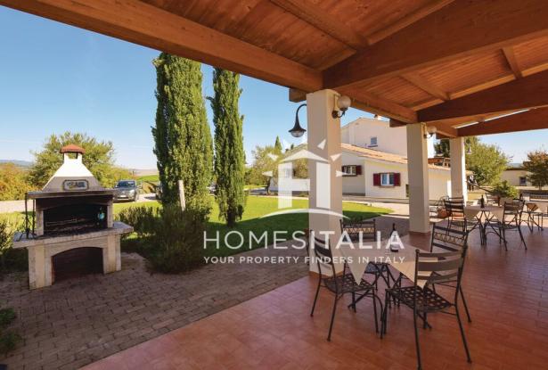 Beautifully renovated complex with pool 67