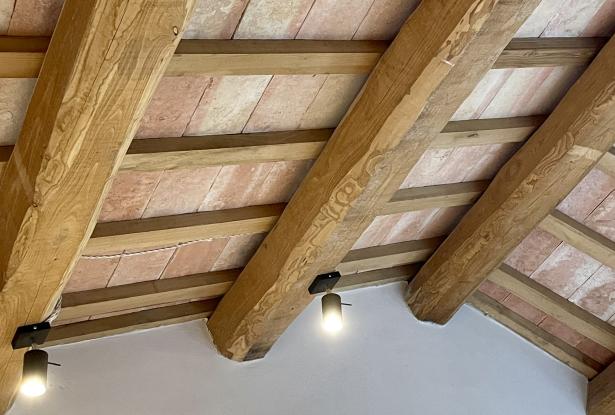 New roof with chestnut beams and handmade cotto tiles roof details
