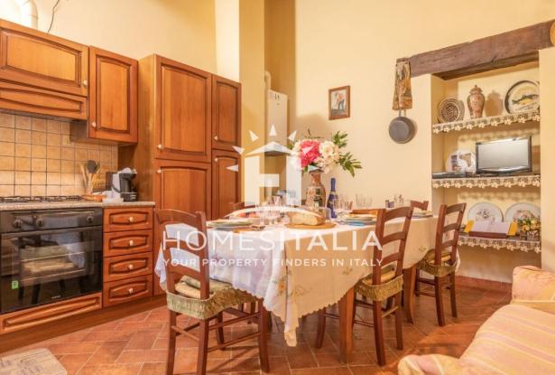 Authentic Tuscan farmhouse with pool, garden & panoramic views 10
