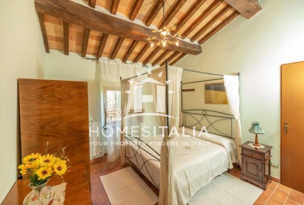 Authentic Tuscan farmhouse with pool, garden & panoramic views 16