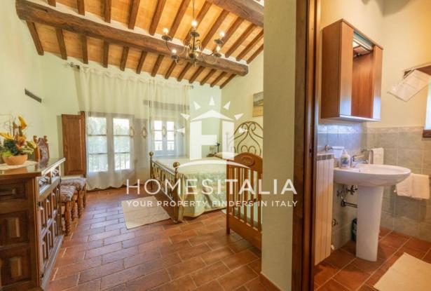 Authentic Tuscan farmhouse with pool, garden & panoramic views 17