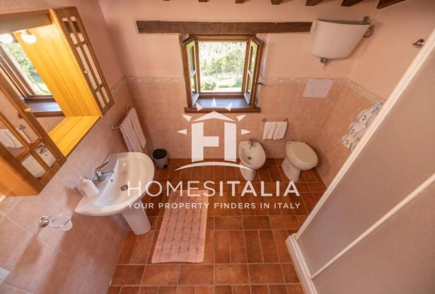 Authentic Tuscan farmhouse with pool, garden & panoramic views 18