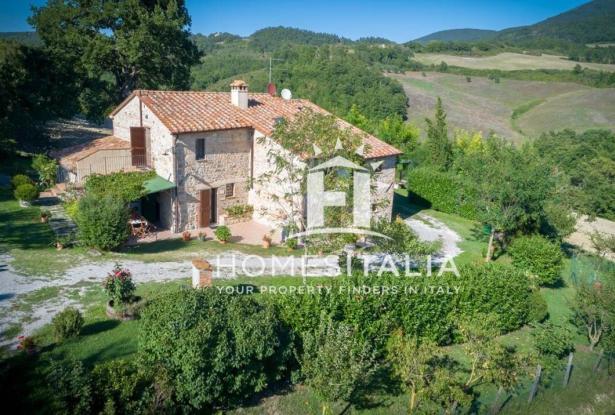 Authentic Tuscan farmhouse with pool, garden & panoramic views 2