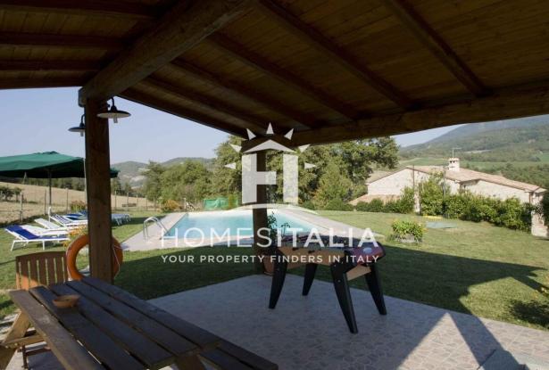 Authentic Tuscan farmhouse with pool, garden & panoramic views 5