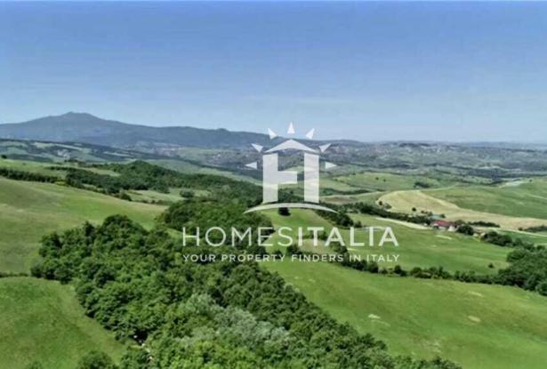Authentic Tuscan farmhouse with pool, garden & panoramic views 19