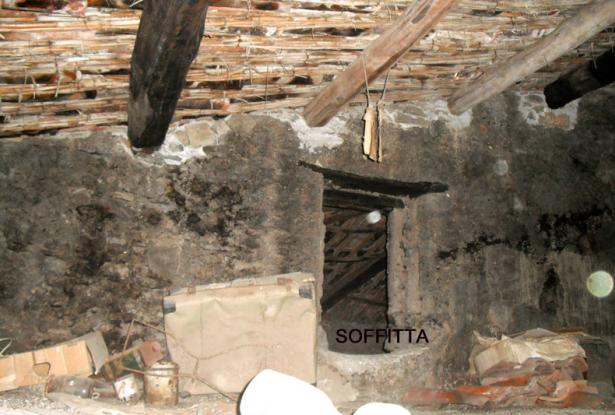 A Old Farm House to be restored in the Historical Center of Santa Domenica Talao 2