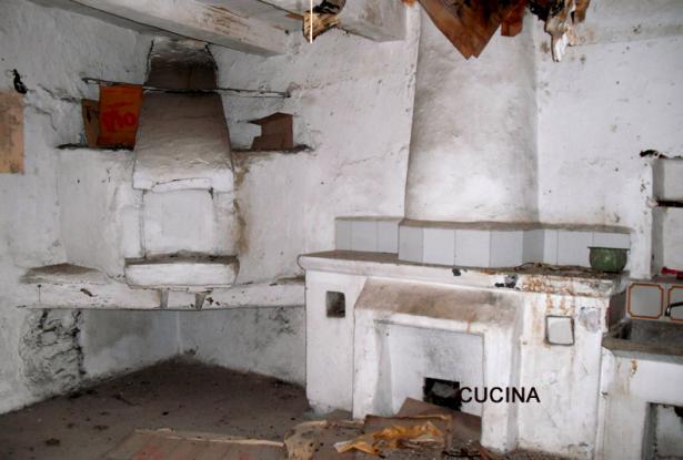 A Old Farm House to be restored in the Historical Center of Santa Domenica Talao 5
