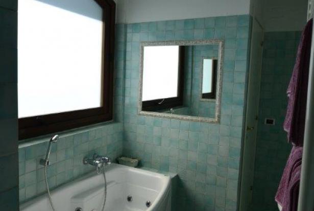 Wonderful villa with private beach on Lake Bolsena Bathroom