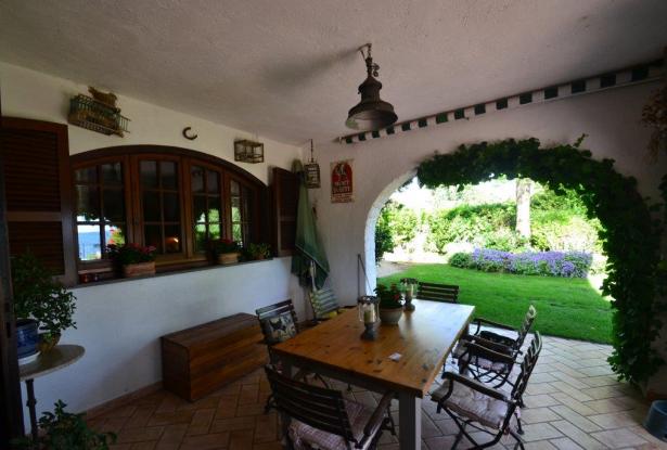 Wonderful villa with private beach on Lake Bolsena Covered patio
