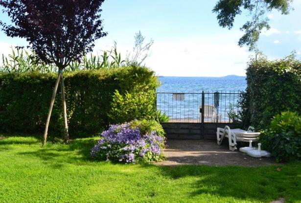 Wonderful villa with private beach on Lake Bolsena Garden