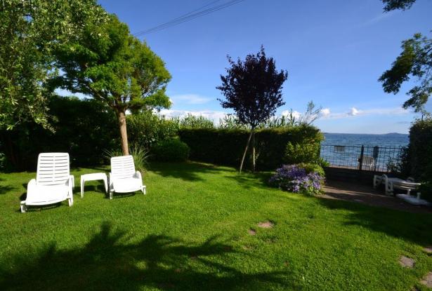 Wonderful villa with private beach on Lake Bolsena Garden