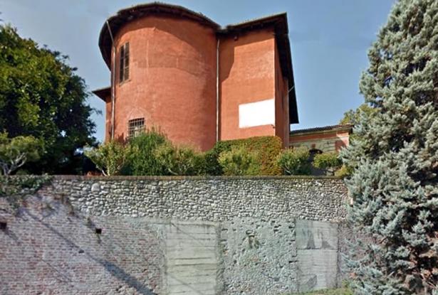 PZZ002 - Castle set on a 5 hectare (12 acre) estate in a commanding position with panoramic view - Piozzo, Langhe, Piedmont, Italy 1