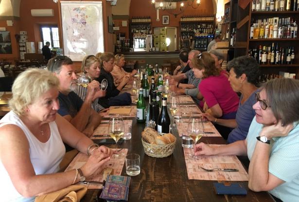 Lunches and dinners in hand-picked local trattorias and restaurants Hiking in Italy