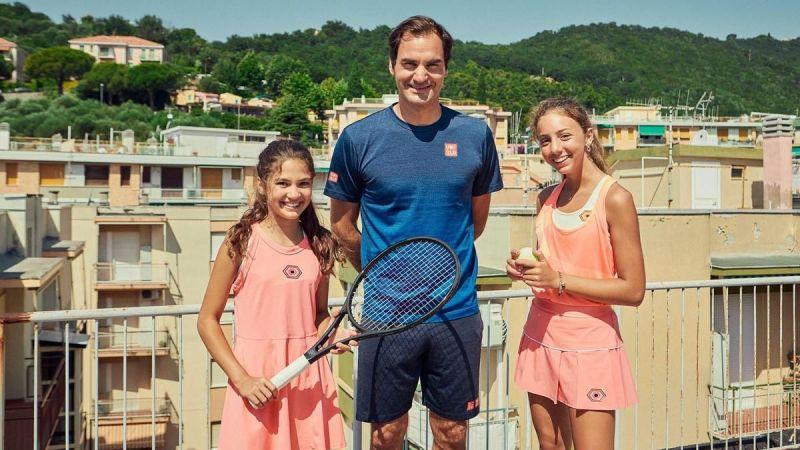 Federer surprises Italian girls on rooftop match